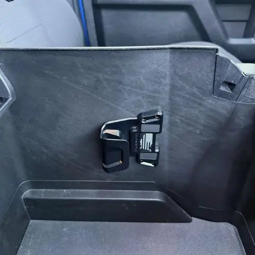 Magneettinen pistoolikiinnike